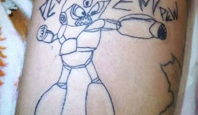 Conheça a tatuadora brasileira que ganhou fama por desenhar mal