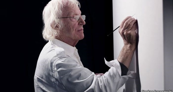 Polonês dedica metade de sua vida a escrever do 1 ao infinito