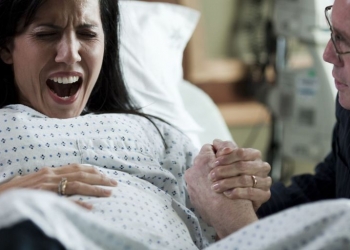Partos sem que a mulher “empurre” causam menos danos