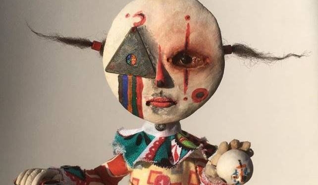 Esse canadense de 12 anos cria bonecas: macabras