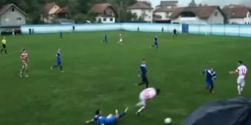 Jogador precisa remover testículo depois de dividida violenta