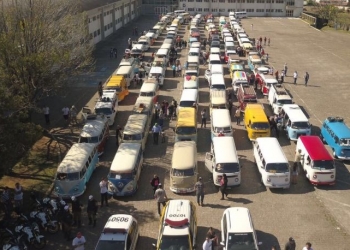 O recorde mundial de maior fila de kombi é brasileiro ta?