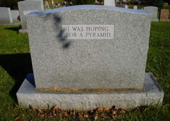 Essas lápides vão te fazer acreditar em bom humor pós-morte