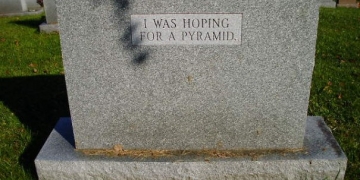 Essas lápides vão te fazer acreditar em bom humor pós-morte