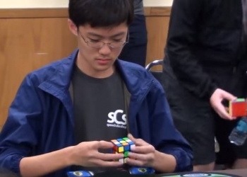 Sul-coreano quebra recorde mundial de montagem de cubo mágico