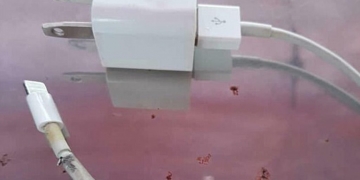 Adolescente morre eletrocutada com fio de carregador do celular