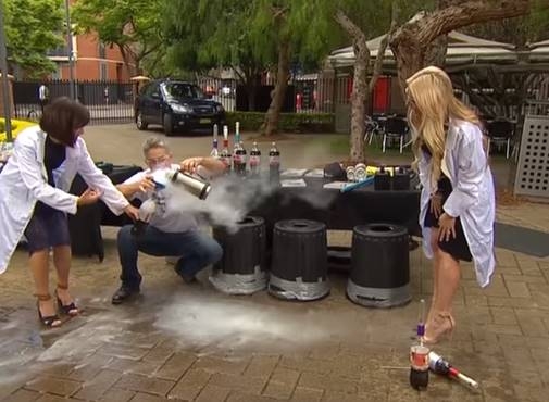 Experimento com nitrogênio ao vivo quase termina em tragédia