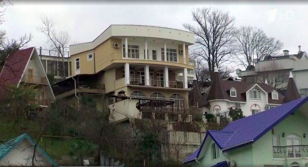 Casal descobre plano do filho para mata-los por herança