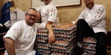 Delegação da Noruega recebe 15 mil ovos por erro de tradução