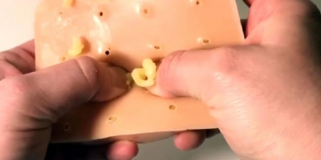 Essa invenção simula espinhas para você espremer