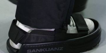 Você usaria essa novidade: sandália para seus tênis?