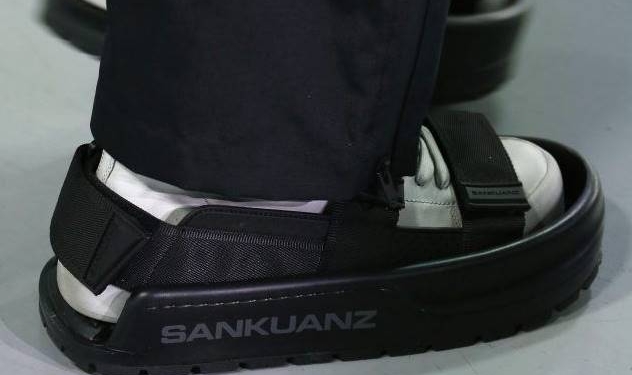 Você usaria essa novidade: sandália para seus tênis?