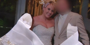 Mulher bota fogo em vestido de noiva para comemorar divórcio