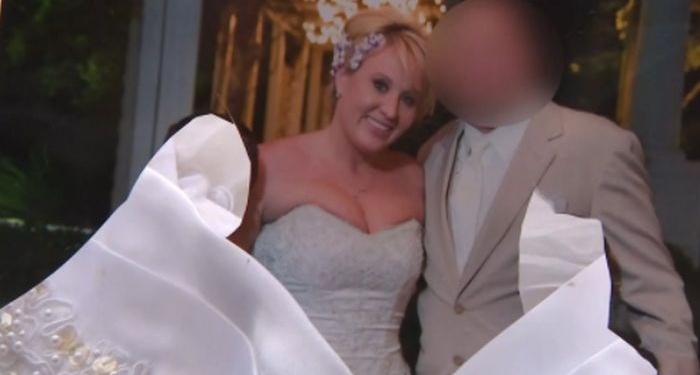 Mulher bota fogo em vestido de noiva para comemorar divórcio