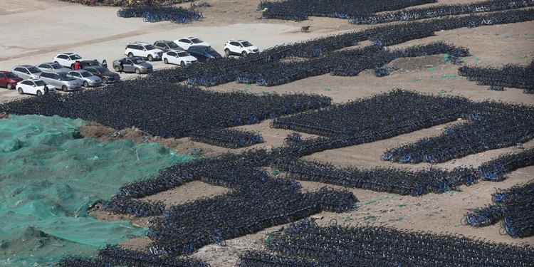 China vive um drama com verdadeiro cemitério de bicicletas