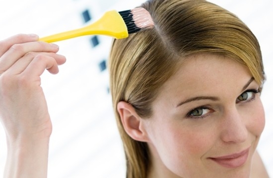Mulher desenvolve cirrose pelo uso contínuo de tinta de cabelo
