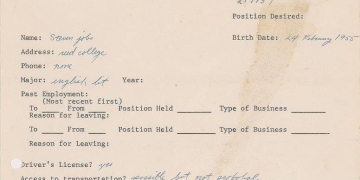 Primeiro currículo de Steve Jobs é leiloado por US$ 174 mil