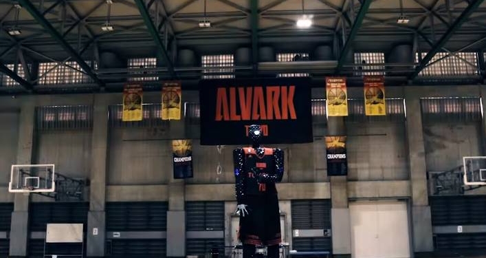 Não erra nunca: Toyota cria robô japonês jogador de basquete