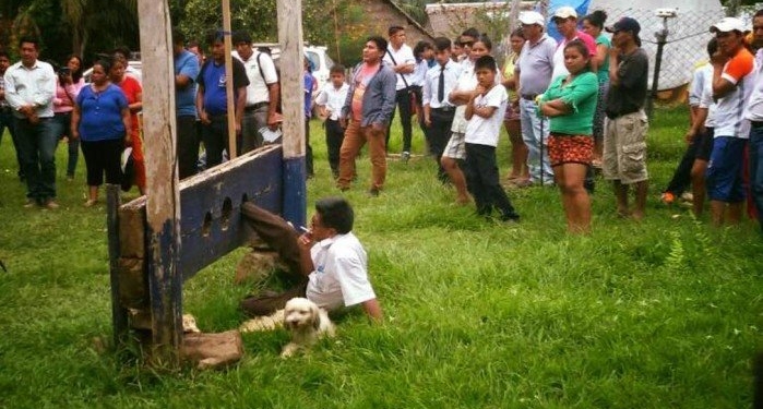 Prefeito é preso pela perna por não cumprir promessas de campanha