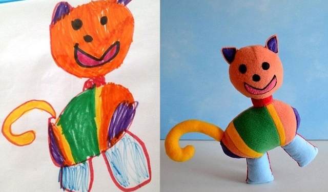 Ela criou um boneco inspirado num desenho do filho e fez sucesso