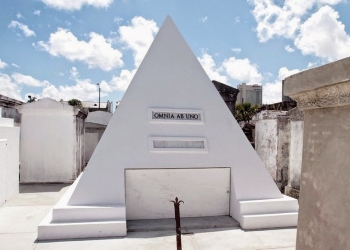 Você sabia que Nicolas Cage já construiu seu próprio túmulo?