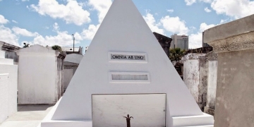 Você sabia que Nicolas Cage já construiu seu próprio túmulo?