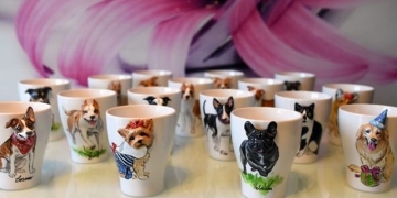 Romena cria canecas em 3d inspirada em animais de estimação