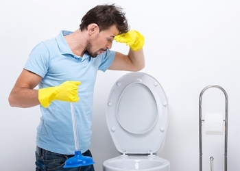 Aprenda 4 Formas de Desentupir o Vaso sem usar um Desentupidor