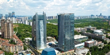 Enorme! Maior cachoeira artificial do mundo fica na China