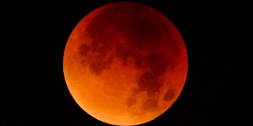 Você sabia que hoje tem um Eclipse lunar histórico?