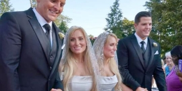 Coincidência demais: irmãs gêmeas idênticas se casam com irmãos gêmeos idênticos no mesmo dia